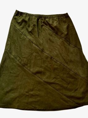 Alfred Dunner Olive Green Faux Suede Career Pull On Skirt Size 18